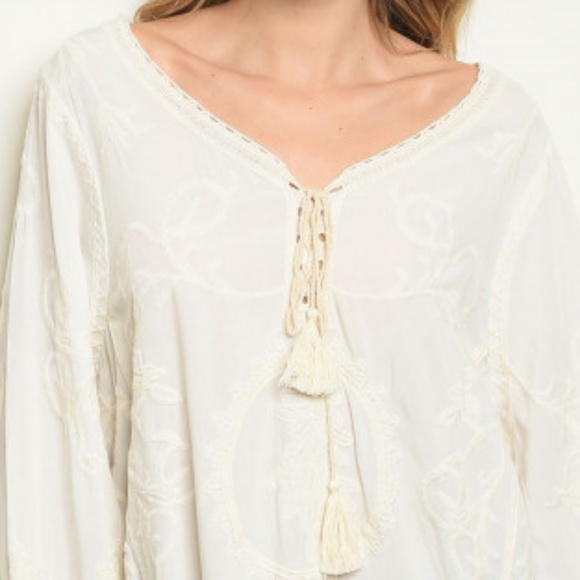 LAST 1! Crochet & Embroided top in Ivory - Picture 5 of 5